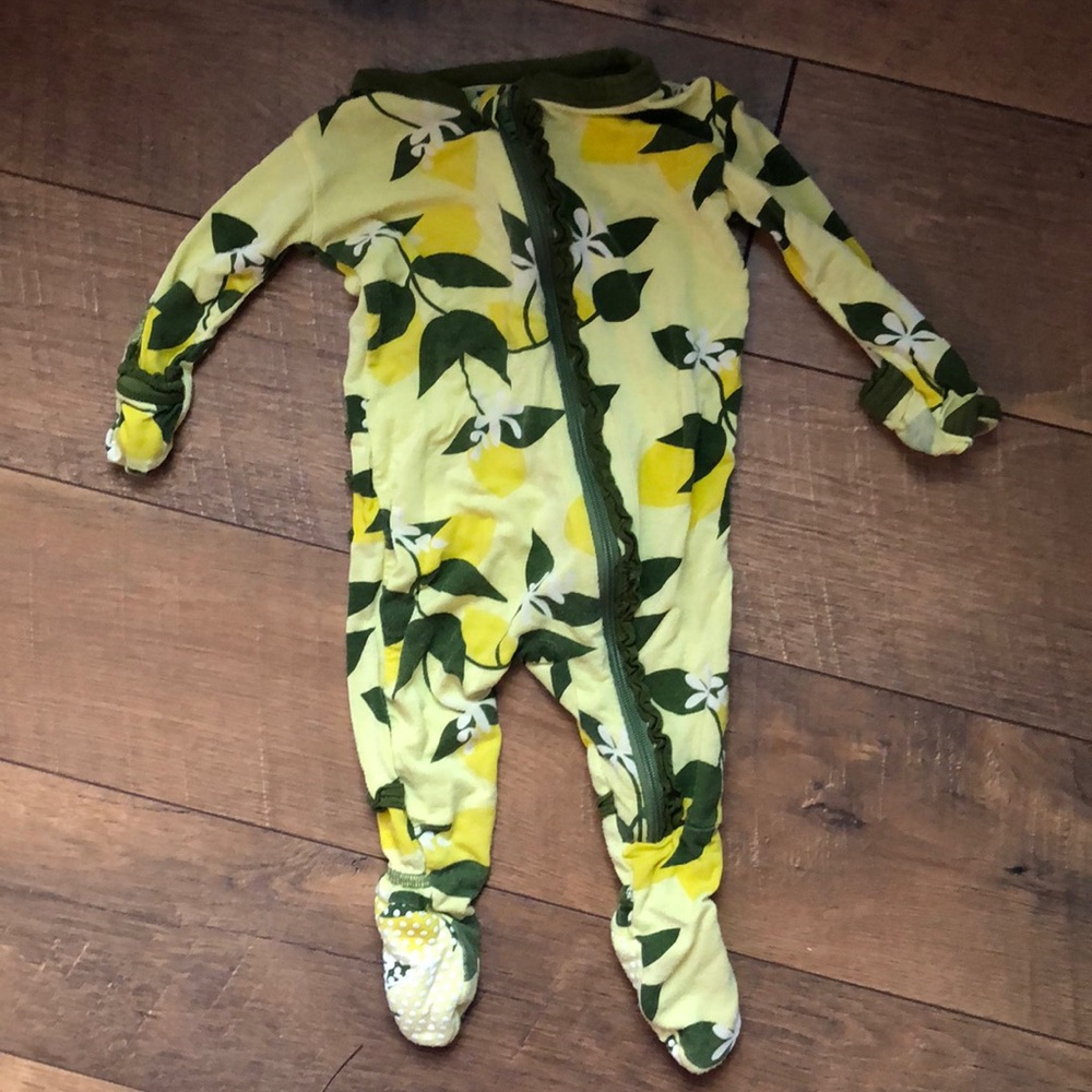 🍋 kickee ruffle zip 0-3 footie!! 💛